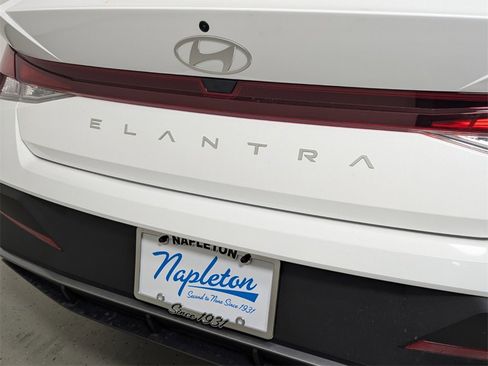 New 2025 Hyundai Elantra SE image 8