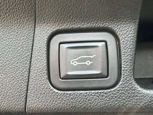 Used 2019 GMC Acadia SLT FWD image 16