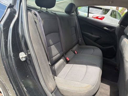 Used 2017 Chevrolet Cruze LS FWD image 10