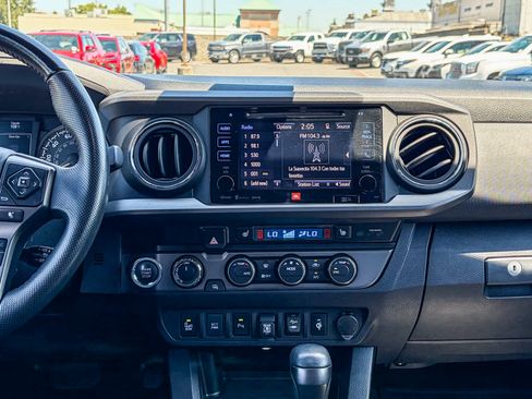 Used 2019 Toyota Tacoma TRD Off-Road w/ TRD Premium Off Road Package AWD/4WD image 12