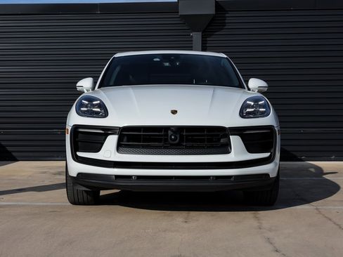 Certified 2023 Porsche Macan image 10
