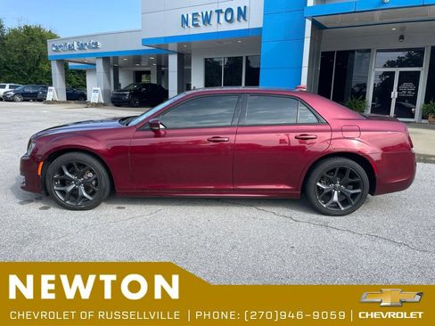 Used 2023 Chrysler 300 Touring L w/ Popular Equipment Group RWD image 12