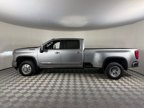 Used 2024 Chevrolet Silverado 3500 High Country w/ Technology Package AWD/4WD image 11