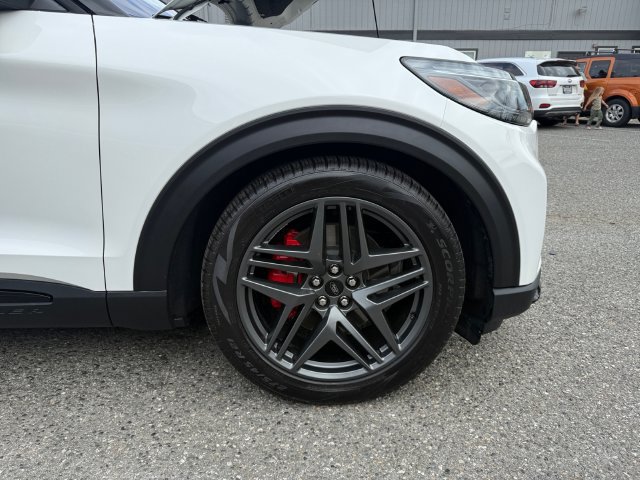 Used 2025 Ford Explorer ST AWD/4WD image 28
