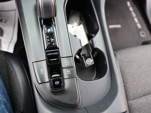 Used 2023 Toyota Crown Limited image 26