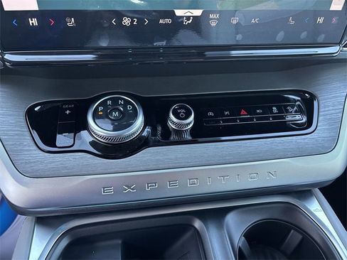 New 2025 Ford Expedition Max Platinum w/ Driver's Package image 23