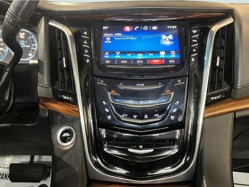 Used 2015 Cadillac Escalade Premium image 15