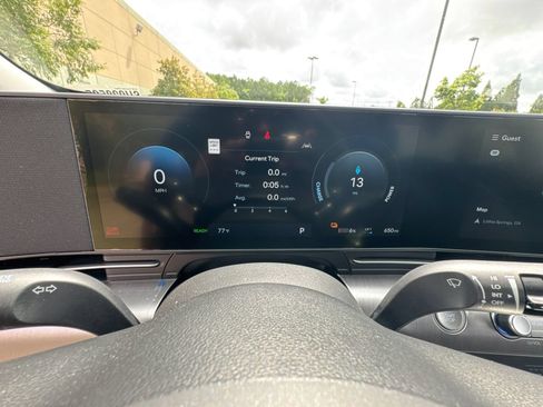 Used 2025 Hyundai Kona SEL FWD image 27