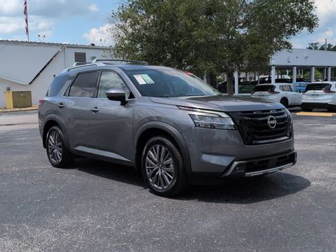 Certified 2024 Nissan Pathfinder SL w/ SL Premium Package FWD image 2