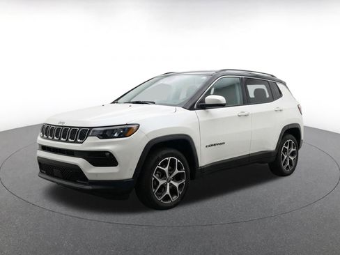 Used 2025 Jeep Compass Limited AWD/4WD image 3