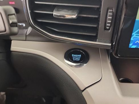 Used 2024 Ford Explorer XLT w/ Equipment Group 202A AWD/4WD image 23