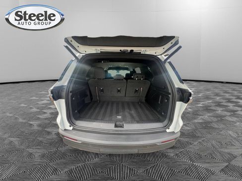 Used 2024 Chevrolet Traverse LS FWD image 18
