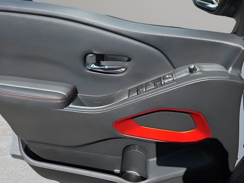 Used 2023 Nissan Frontier PRO-4X w/ Pro Convenience Package image 9