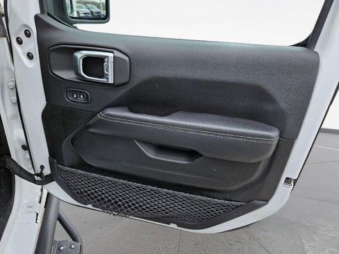 Used 2023 Jeep Wrangler Unlimited Sahara AWD/4WD image 31
