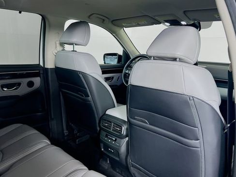 Used 2025 Honda Pilot EX-L image 8