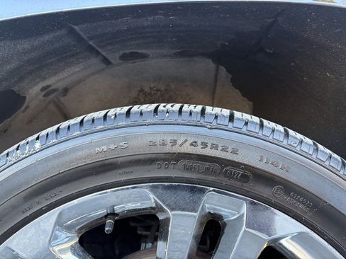 Used 2018 GMC Yukon SLT w/ Premium Edition image 13