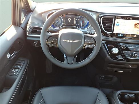 New 2026 Chrysler Pacifica Select w/ S Appearance Package image 14