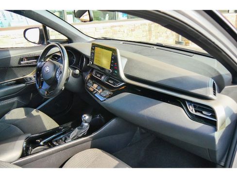 Used 2019 Toyota C-HR XLE FWD image 13
