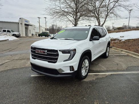 Used 2024 GMC Acadia Elevation w/ Luxury Package image 3