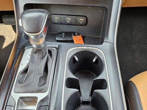 Used 2022 Kia Carnival LX FWD image 23