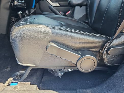 Used 2016 Jeep Wrangler Unlimited Rubicon AWD/4WD image 26