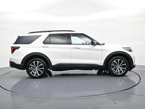 Used 2025 Ford Explorer ST-Line AWD/4WD image 5