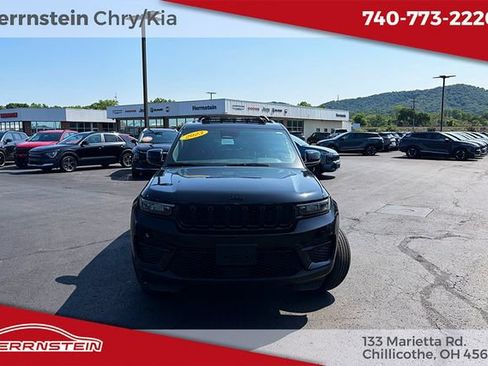 Used 2023 Jeep Grand Cherokee Altitude AWD/4WD image 2