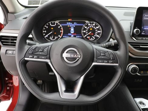 Used 2024 Nissan Altima 2.5 SV image 17