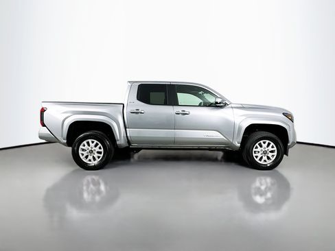 Certified 2025 Toyota Tacoma SR5 AWD/4WD image 8