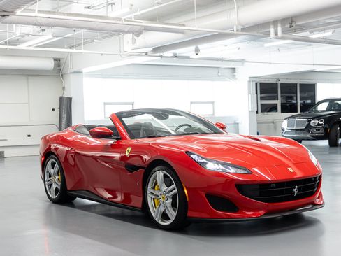 Used 2020 Ferrari Portofino RWD image 6