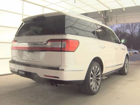Used 2018 Lincoln Navigator Select image 2
