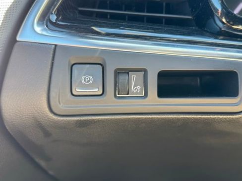 Used 2025 Cadillac XT5 Premium Luxury image 30