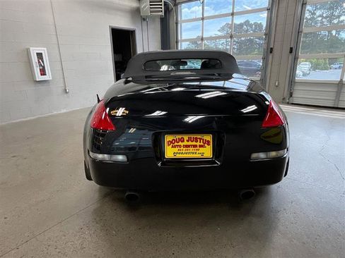 Used 2006 Nissan 350Z Grand Touring RWD image 4