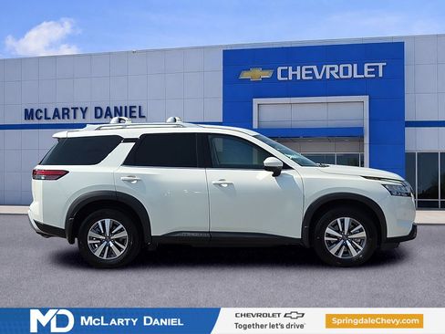 Used 2024 Nissan Pathfinder SL AWD/4WD image 6