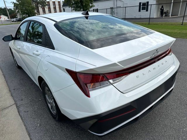 Used 2024 Hyundai Elantra SE FWD image 14