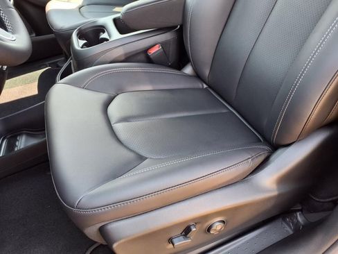 New 2026 Chrysler Pacifica Select image 16