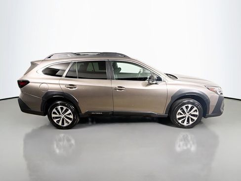 Used 2024 Subaru Outback Premium AWD/4WD image 8