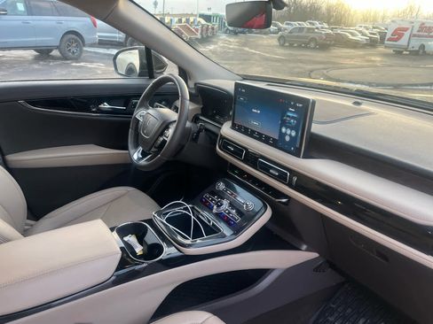 Used 2023 Lincoln Nautilus Reserve w/ Equipment Group 201A image 9