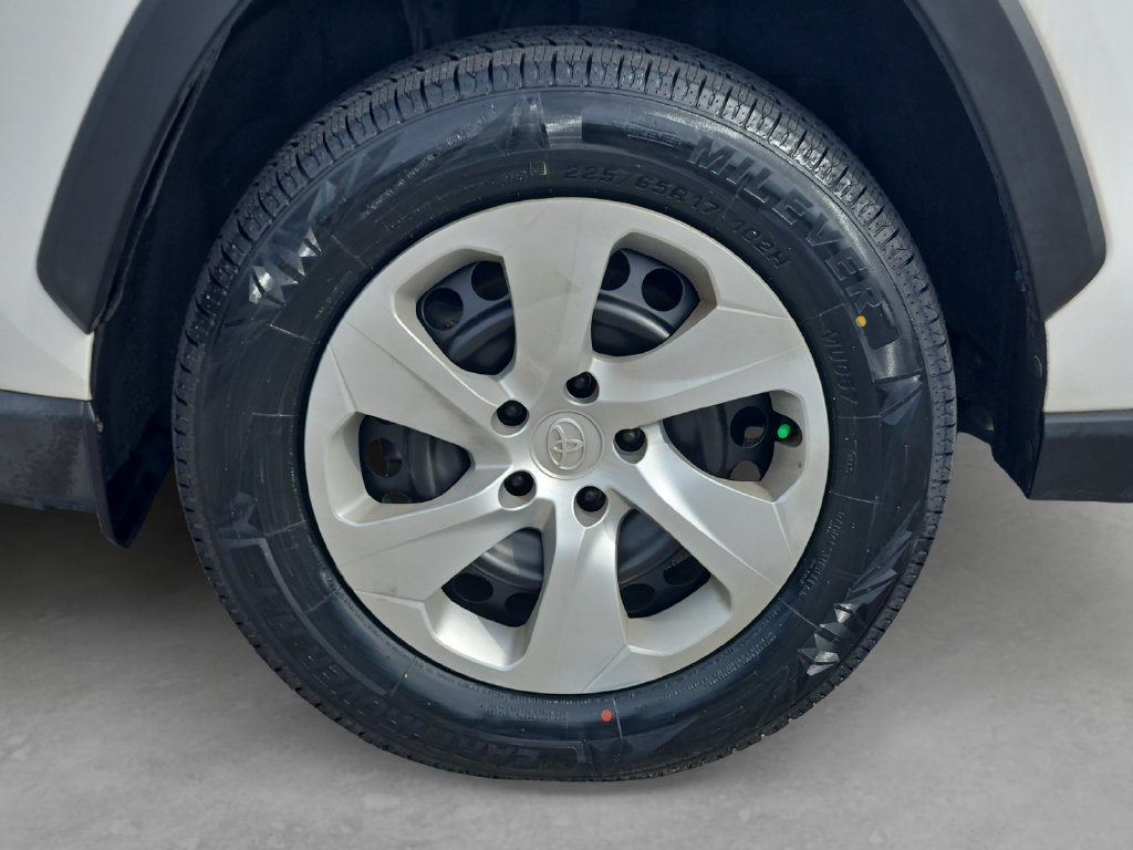 Used 2021 Toyota RAV4 LE FWD image 9