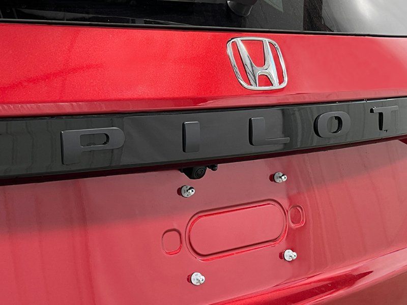 Used 2025 Honda Pilot EX-L image 6