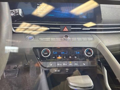 Used 2025 Hyundai Elantra SEL FWD image 11