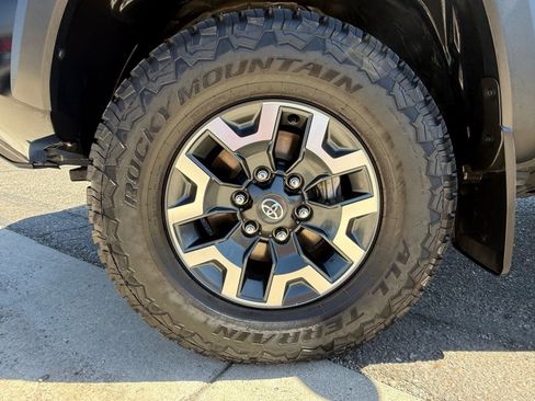 Used 2023 Toyota Tacoma TRD Off-Road w/ Technology Package image 9