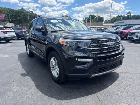 Used 2023 Ford Explorer XLT w/ Equipment Group 202A AWD/4WD image 4