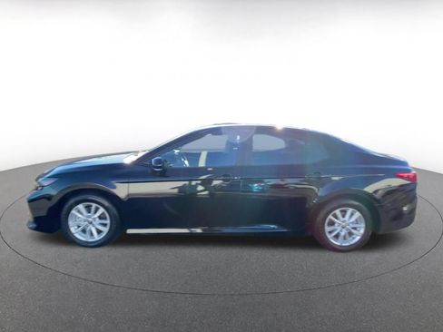 Used 2025 Toyota Camry LE image 9