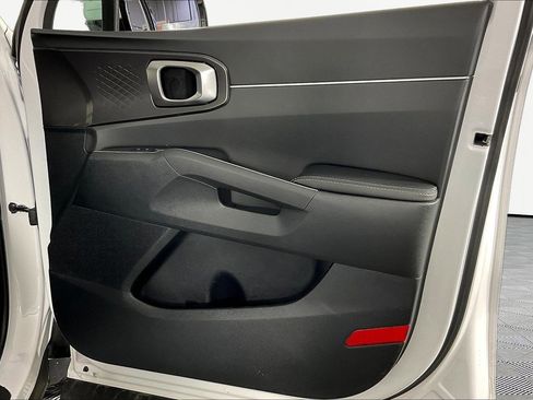 Certified 2025 Kia Sorento LX FWD image 28