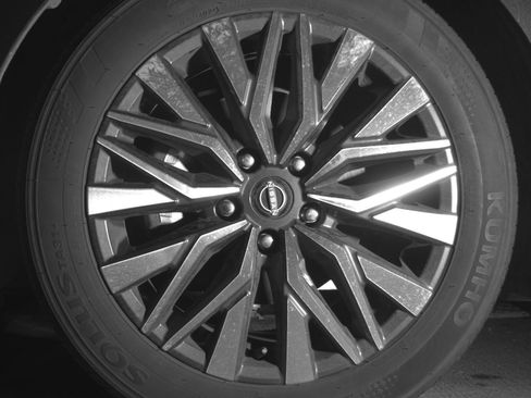 Used 2025 Nissan Altima 2.5 SV FWD image 12