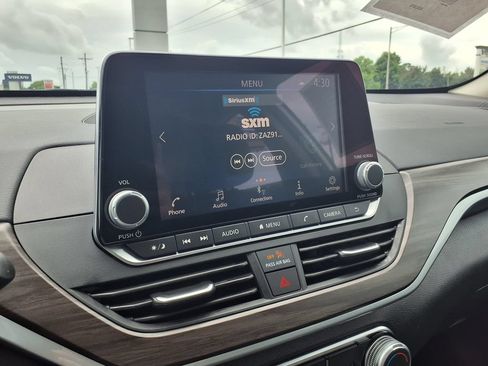 Used 2025 Nissan Altima 2.5 SV FWD image 24