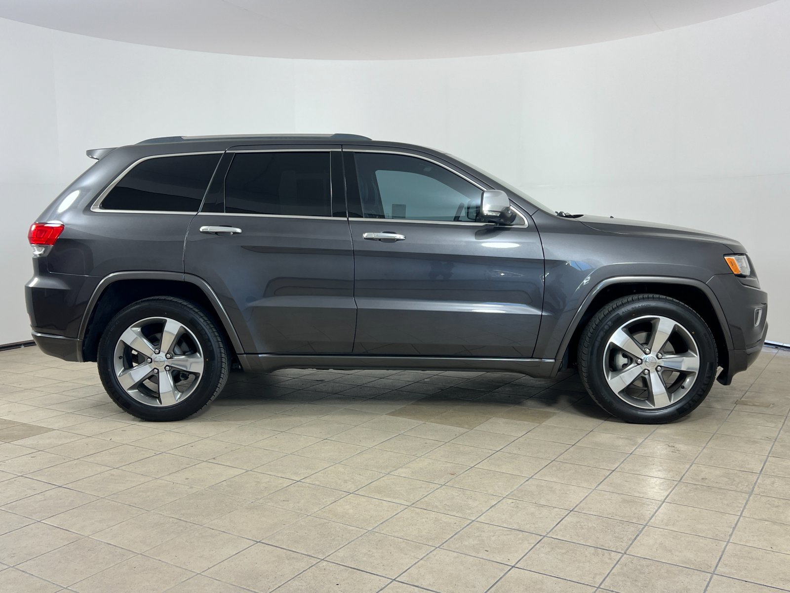 Used 2015 Jeep Grand Cherokee Overland RWD image 7