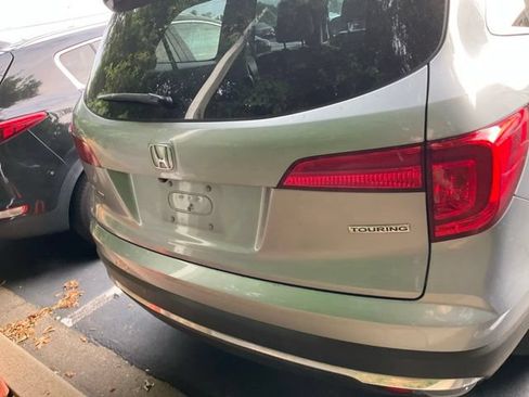 Used 2017 Honda Pilot Touring image 8