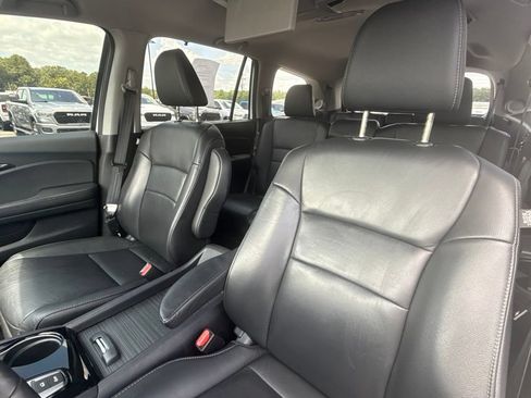 Used 2020 Honda Pilot Touring image 14